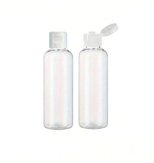 Twee transparante squeeze bottles van 50 ml en 100 ml met flip top sluiting, ideaal voor het meenemen van shampoo, conditioner, lotion en andere vloeistoffen.