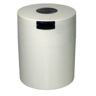 Coffeevac White 0,8L / 250gr Zeer sterke en duurzame opberg container. Wil je je koffiebonen, gemalen koffie, kruiden of thee echt goed vers houden? Kies dan voor een luchtdichte CoffeeVac voorraadbus. Voor 17:00 besteld, vandaag verzonden*